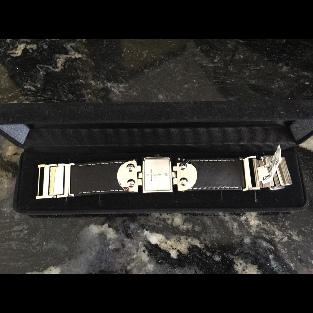 New Michael Kors Leather Watch